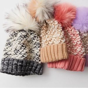 NWT - FREE PEOPLE Big Sky Beanie w/Fur Pom - Beige